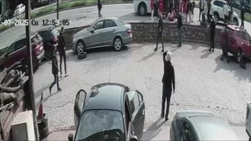 Dolmuş ciple çarpıştı: 11'i öğrenci, 13 yaralı