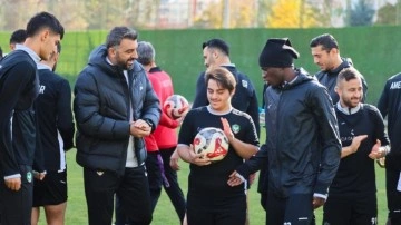 Down sendromlu Zınar, Amed Sportif'in son taktik idmanını yönetti
