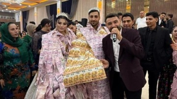 Düğünde gelin ve damada paradan yelek giydirip, taç taktılar