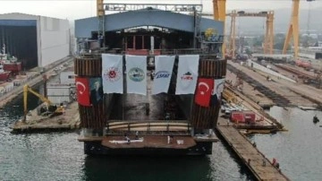 D&uuml;nyada tek! Dev denizaltı havuzu suya indirildi