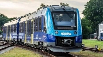 D&uuml;nyanın ilk hidrojenle &ccedil;alışan treni Almanya'da hizmet vermeye başladı