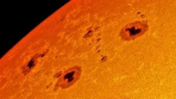 D&uuml;nya'yı yutacak b&uuml;y&uuml;kl&uuml;kte G&uuml;neş lekeleri g&ouml;zlemlendi