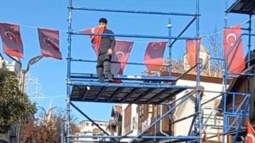 Edirne'de iş&ccedil;ilerin T&uuml;rk bayrağı hassasiyeti: &Ouml;perek kaldırdı