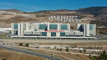 Ege'nin en b&uuml;y&uuml;k hastanesi a&ccedil;ıldı! İzmir Şehir Hastanesi hasta kabul&uuml;ne başladı
