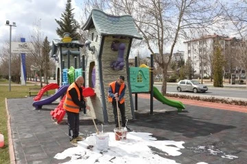 Elazığ Belediyesi&rsquo;nden Parklarda Bahar Temizliği