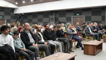 Elazığ Belediyesi Ramazan etkinliklerinin son programında, Medeniyet Tasavvuru Okulu Kurucusu Gazeteci ve Yazar Yusuf Kaplan Elazığlılarla buluştu.