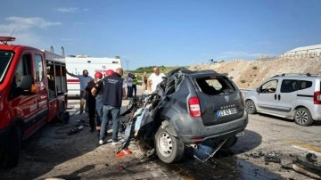 Elazığ’da otomobil ile tır çarpıştı: 1 ölü, 2 ağır yaralı