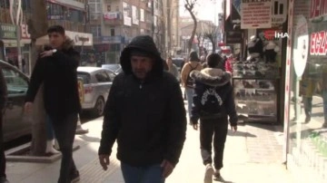 Elazığ'da vatandaşlar korona vir&uuml;s tedbirlerini unuttu, maskeler &ccedil;ene altında kaldı