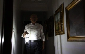 Elektriği kesilen Kılı&ccedil;daroğlu'na buzdolabı soruldu: Bunların hepsini &ccedil;&ouml;zeriz