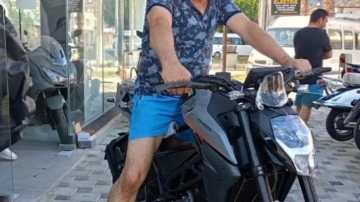 Elektrik direğine çarpan motosikletli öldü