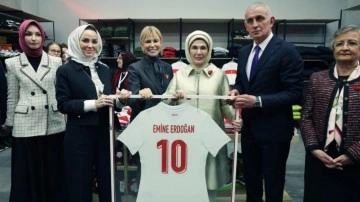 Emine Erdoğan, TOGEMDER'in "Artsın Eksilmesin Dönüşüm Pazarı"nın açılışına katıldı: