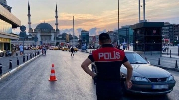 Emniyet'in 'Huzur İstanbul' uygulamasında 1011 şüpheli gözaltına alındı