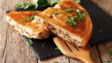 En pratik kıymalı tava b&ouml;reği tarifi, nasıl yapılır?