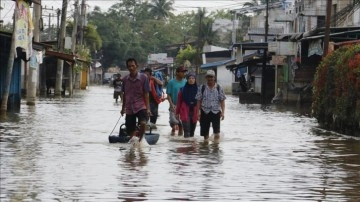 Endonezya'da şiddetli yağışların yol açtığı afetlerde ölenlerin sayısı 900'ü aştı