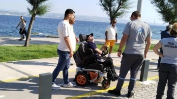 Engelli birey başıboş köpeklerden korktu, direğe çarptı!