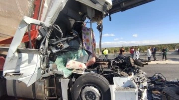 Ereğli'de 2 tır ve 1 minibüs çarpıştı: 1 ölü, 3 yaralı