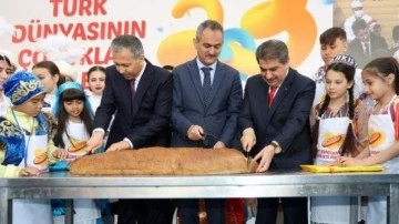 Esenler'de bi'd&uuml;nya &ccedil;ocuk barış ekmeği pişirdi