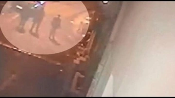 Eşinin ailesiyle silahlı &ccedil;atışmaya girdi, arkadaşı &ouml;ld&uuml;