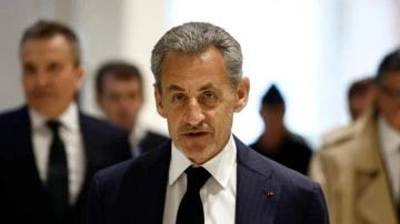 Eski Fransa Cumhurbaşkanı Sarkozy’nin onur nişanı geri alındı