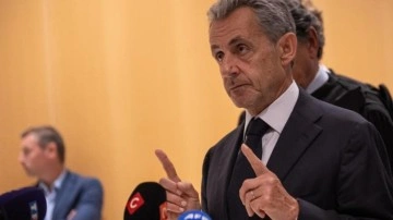 Eski Fransız Cumhurbaşkanı Sarkozy cezaevine girecek
