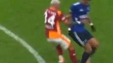 Eski hakemler yorumladı! Kırmızı kart beklemişlerdi, faul verilmedi
