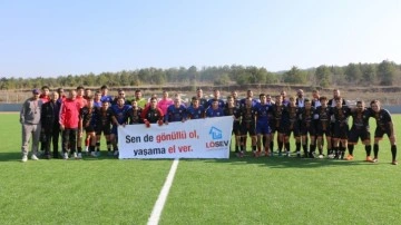 Eskişehir'de lösemili çocuklar yararına futbol maçı oynandı