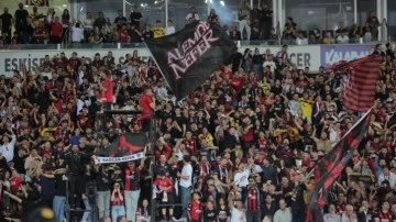 Eskişehirispor şampiyonluğu binlerce taraftarla kutladı