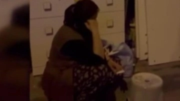 Ev sahibi baba-oğul tartışması yaşlı kiracıyı evinden etti! Eşyalarını sokakta buldu