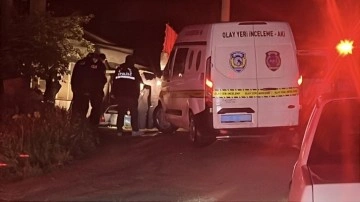 Evde çıkan yangında yaşlı çift hayatını kaybetti