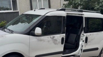 Evinin önünde silahlı saldırıya uğradı!
