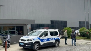 Fabrikada feci ölüm! Vincin indirdiği makinenin altında kaldı!