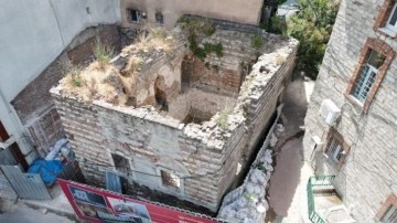Fatih'te asırlık mektep yeniden hayat buldu