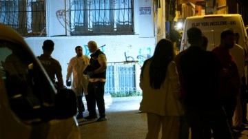 Fatih'te bir kişi otomobilde silahla vurularak öldürüldü