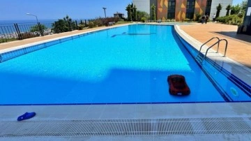 Feci olay: 4 yaşındaki çocuk akülü arabasıyla havuza düştü