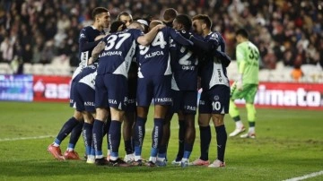 Fenerbahçe'de derbiye saatler kala 2 eksik: Maçta oynamayacaklar