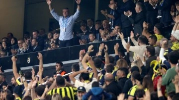 Fenerbahçe tribünlerinden Sadettin Saran'a tam destek!
