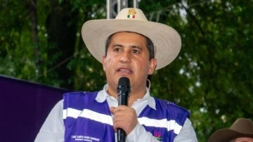 Festival suikasta sahne oldu! Belediye başkanı binlerce kişinin önünde öldürüldü