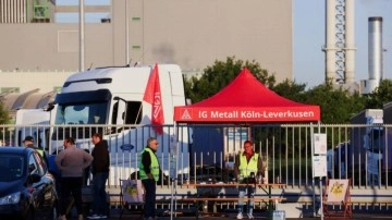 Ford fabrikası işçileri greve gitti