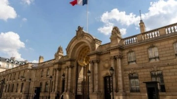 Fransa'da bir soygun daha! Elysee Sarayı&rsquo;ndan binlerce avroluk g&uuml;m&uuml;ş eşya &ccedil;alındı