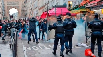 Fransız basınında k&uuml;stah manşetler! 3 kişinin &ouml;ld&uuml;r&uuml;ld&uuml;ğ&uuml; saldırıda T&uuml;rkiye'yi su&ccedil;ladılar