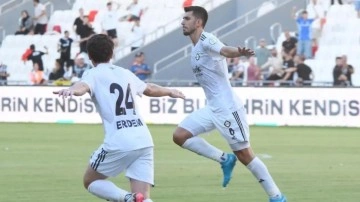 Galatasaray'da 5 kupa kazanmıştı: 37 yaşında takıma geri döndü