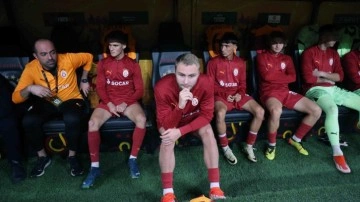 Galatasaray'da bir ayrılık daha: İlk uçakla İngiltere'ye gitti
