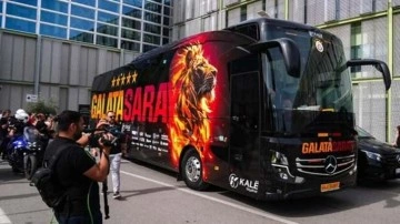 Galatasaray otobüsüne taşlı saldırı