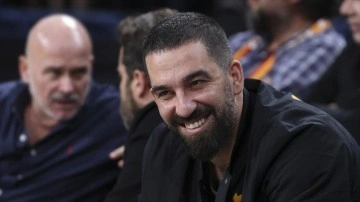 Galatasaraylılar kızacak! Arda Turan'ın imzayı atar atmaz yaptığı gündem oldu