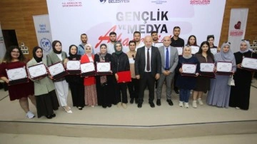 Gazetecilik eğitimini tamamlayan afetzede öğrenciler sertifikalarını aldı