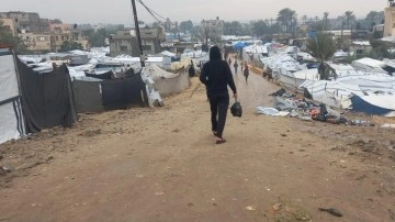 Gazze’de kış felaketi: Sel her yeri sardı, Deniz Feneri kampları testten geçti