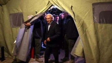 Geceyi &ccedil;adırda ge&ccedil;iren Kılı&ccedil;daroğlu, deprem b&ouml;lgesine &ouml;zel jetle gitmiş