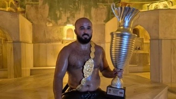 Gelenek devam etti! Başpehlivan altın kemeriyle hamamda