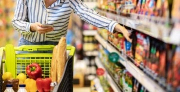 Gıda hilekarların yaptığı pes dedirtti! Vatandaşa &ccedil;ikolata diye yedirdikleri maddeye bakın