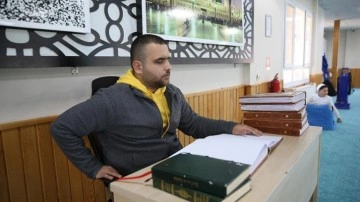 Görme engelli hafız öğrencileri Kur'an-ı Kerim ile tanıştırıyor